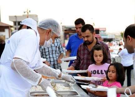 Ankara Büyükşehir’in Halk İftari Etimesgut’ta