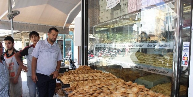 Bayramlık 'kahke' Ve 'gerebiçler' Tezgahlarda