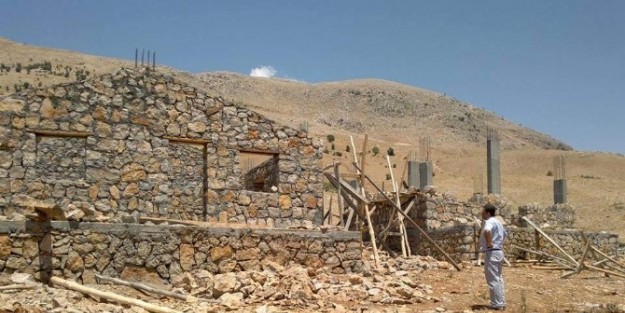 Tut İlçesine Taştan Yayla Evleri Yapılıyor