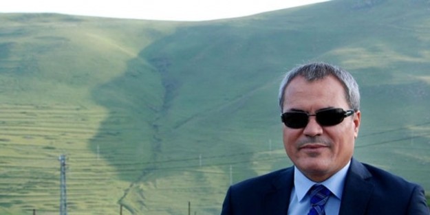 Vali Deniz Karadağ Sırtlarına Yansıyan Atatürk Siluetini İzledi