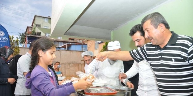 Darıca'da Mahalle İftarlari Devam Ediyor