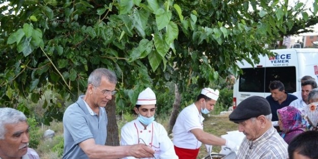 Başkan Tarhan Takanlı Mahallesi'nde İftara Katıldı