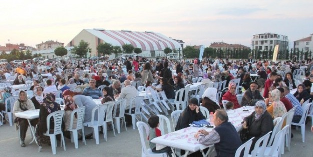 Gökmeydan İftarinda Binlerce Kişi Buluştu