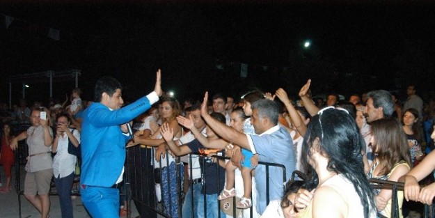 Adıyamanlılar Gecesi’nde Halaylar Çekildi