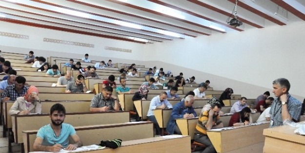 Açıköğretim Fakültesi Bütünleme Sınavı İle 2013-2014 Eğitim-öğretim Dönemini Başarıyla Sonlandırdı