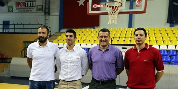 Büyükşehir Basket Takımı, Koç Mustafa Derin İle Sözleşme İmzaladi