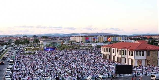 Sofralar Serdivan’da Kuruluyor