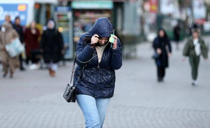 Bursa'da kuvvetli lodos etkili oluyor