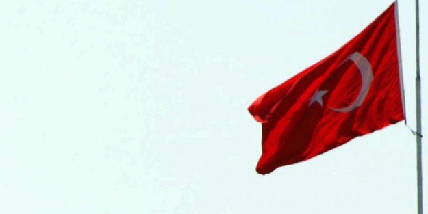 Bayrağı indirmeye çalışan o hain serbest!