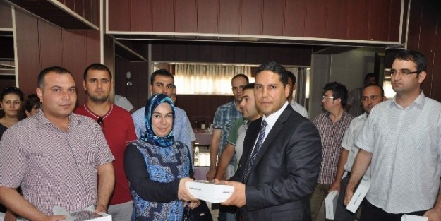 Veteriner Ve Ziraat Mühendislerine Tablet Dağıtıldı