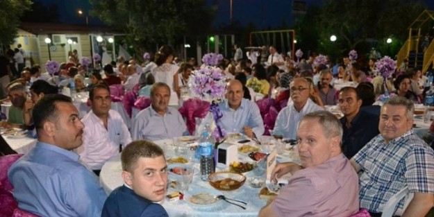 Edremit’teki Mhp’liler İftar Davetinde Buluştu