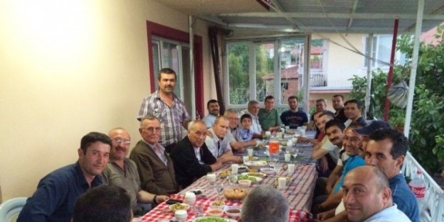Kırkağaç Mhp'den İftar Yemeği