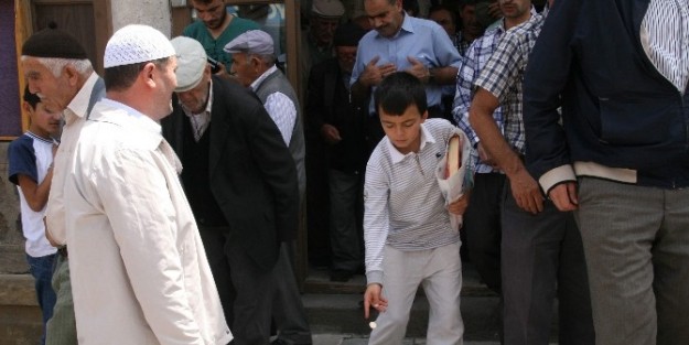 Yozgat’ta Cuma Namazı Çikişi Gazze’ye Yardım Toplandı