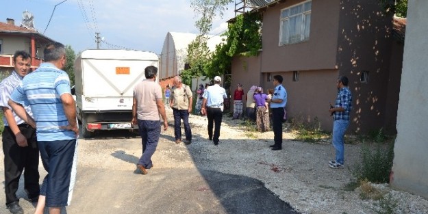 Kamyonetin Altında Kalan Yaşlı Kadın Hayatı Kaybetti