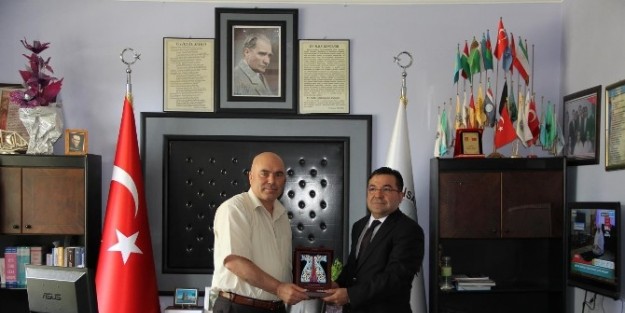 Denizbank’tan Başkan Saadettin Aslan’a Plaket