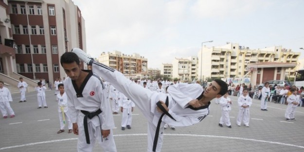 Şampiyon Hocalardan Tekvando Eğitimi