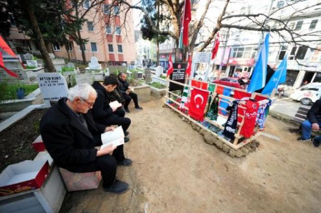 Bursa'da Sinan Ateş’in mezarı başında 24 saat 'saygı' nöbeti