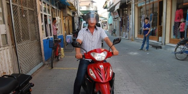 Kula'da Polis Hatalı Sürücülere Göz Açtırmıyor