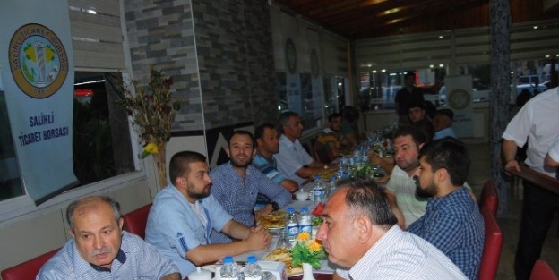 Salihli Ticaret Borsası’ndan Kula’da İftar Yemeği