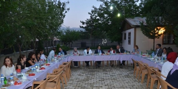 Erzincan Valiliği’nden Sevgi Evlerinde Kalan Çocuklara İftar Yemeği