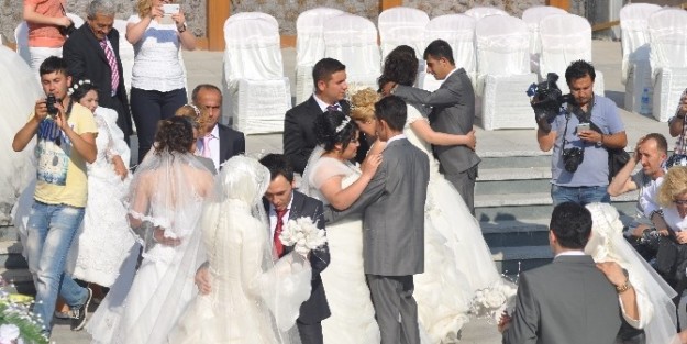 Bolu Belediyesi Toplu Nikah Töreninde 10 Çifti Evlendirdi