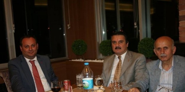 İş Bankası Çalişanlari Ve Müşterileri İftarda Buluştu