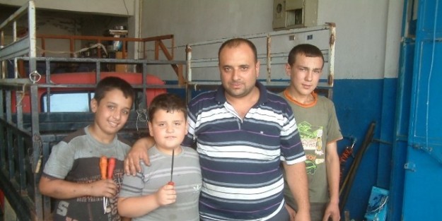 Tatilde Çiraklik Yapıyorlar