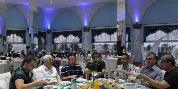 Hastane Personeli İftarda Buluştu
