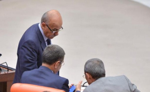 AK Partili vekile 'Twitter' şoku!