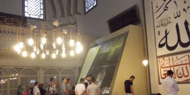 Ulucami'deki Kabe Örtüsü İbadethaneyi Müzeye Çevirdi