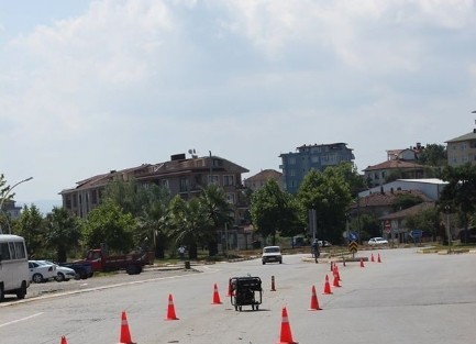 Akçakoca'da Çinar Caddesi Işikli Bölünmüş Yol Oluyor