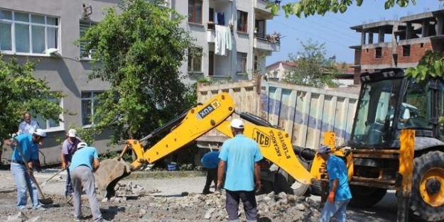 Akçakoca'da Kilit Parke Taşı Döşeniyor