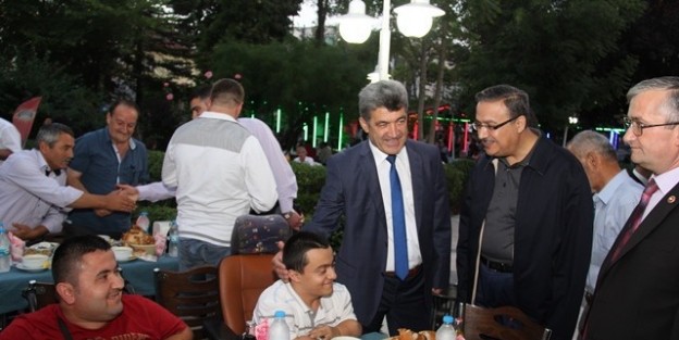 Vali Ali İhsan Su, İftarini Yığılca’da Açtı