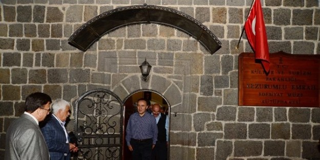 Erzurumlu Emrah Kütüphanesinde Ramazan Sohbetlerinin Konuğu Vali Altıparmak Oldu