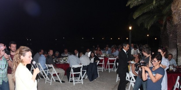 Sağlık Çalişanlari İftarlarini Karantina Adası'nda Açtı