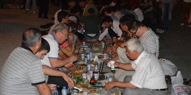 Sahur Vakti Adana'da İsrail Protestosu