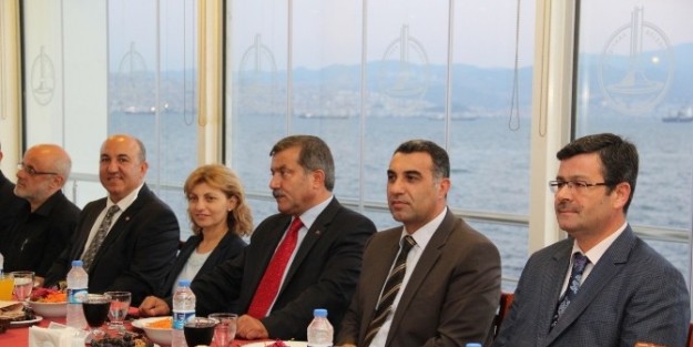 İzmir Polsinden Halka İftar