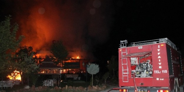 Alabalık Lokantası Alev Alev Yandı
