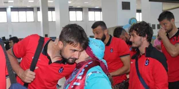 Trabzonspor 17 Gün Sürecek Kamp İçin Avusturya'ya Gitti