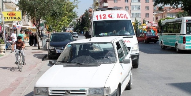 Yaralı Çocuk İğneden Korkup Ağladı