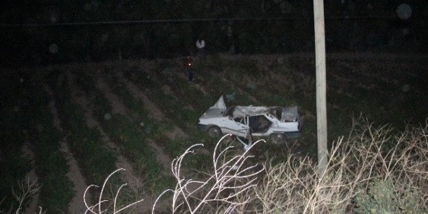 Suşehri’nde Otomobil Şarampole Devrildi: 1 Yaralı