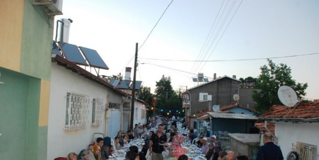 Gediz'de Belediye İftarlari İlgi Görüyor
