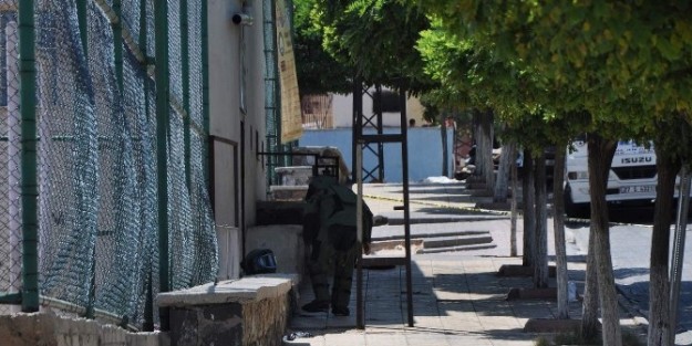 Şüpheli Paketin İçinden El Yapımı Düzenek Çikti