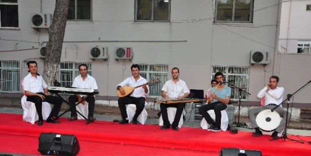 Hasta Ve Hastane Çalişanlari İftarda Buluştu