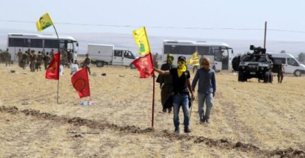 Suriye Sınırına PKK Bayrağı Astılar