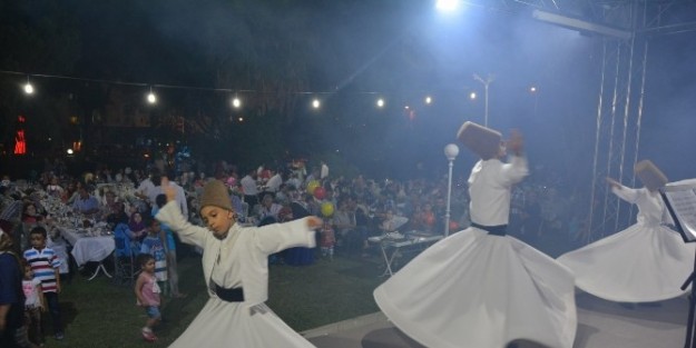 Yunusemre Belediyesi Çalişanlari İftar Sofrasında Buluştu