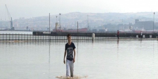 Tekirdağ'da Sahil Dolgu Alanı Sular Altında Kaldı