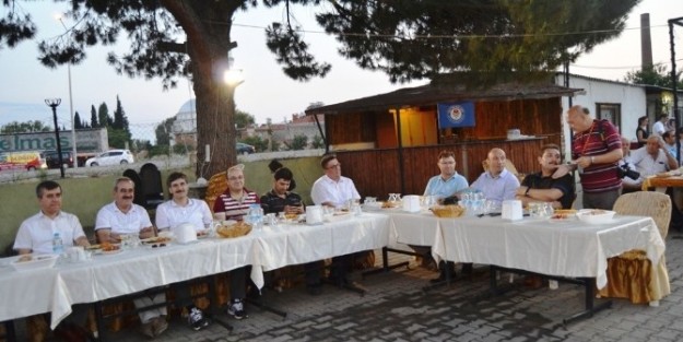 Edremit Eğitim-bir-sen İftar Yemeğinde Buluştu