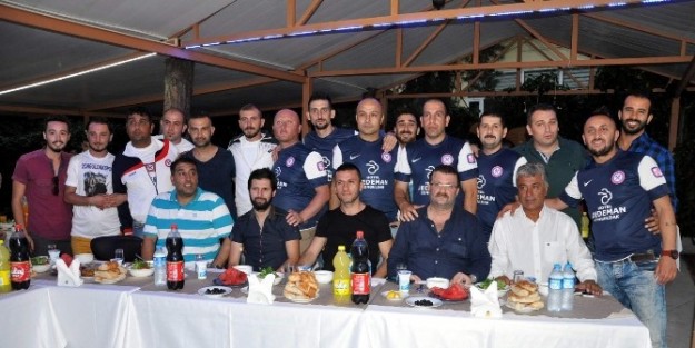 Genç Zonguldaklılar Taraftar Grubu İftar Yemeğinde Bir Araya Geldi