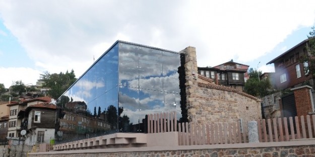 Tarihi Hamam İzmit Belediyesi’ne Devredildi